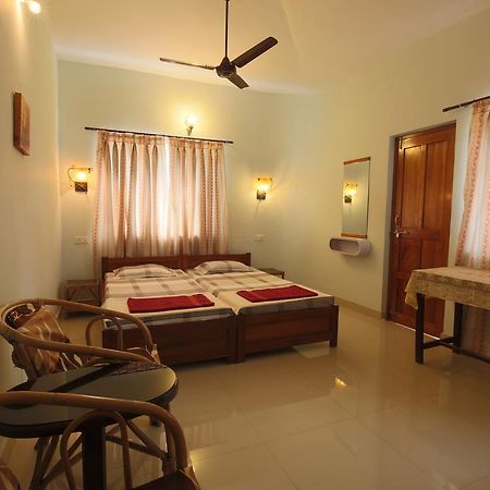 Sea Pearl Guesthouse Candolim Exterior photo